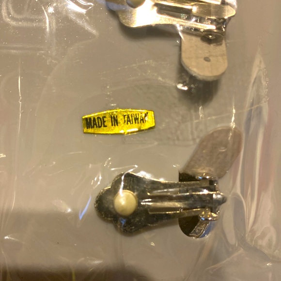 Vintage Dalessop Design Chicago Silver tone Rope Texture Button Clip On Earrings - Picture 3 of 5